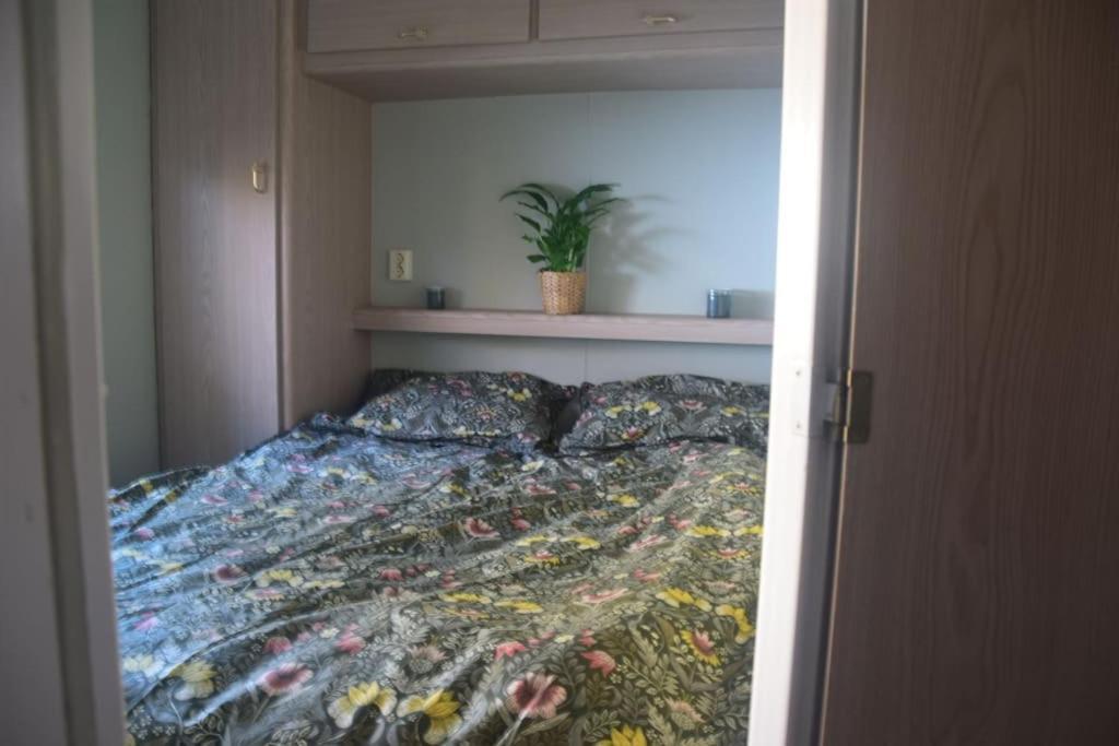 Te Huur: Leuke 4-Persoons Stacaravan Op Top Locatie! Hoenderloo Exterior photo