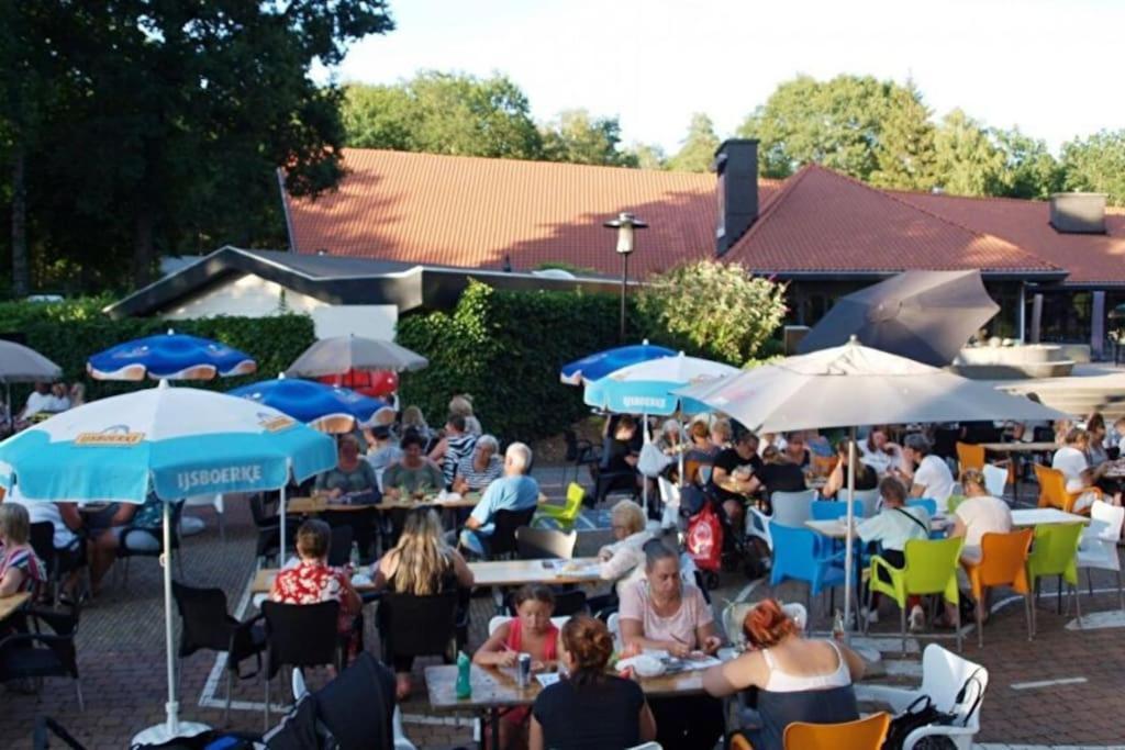 Te Huur: Leuke 4-Persoons Stacaravan Op Top Locatie! Hoenderloo Exterior photo
